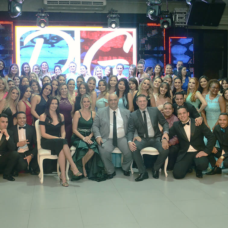 Foto David Lomaisni (CEO DG Crédito) e equipe.